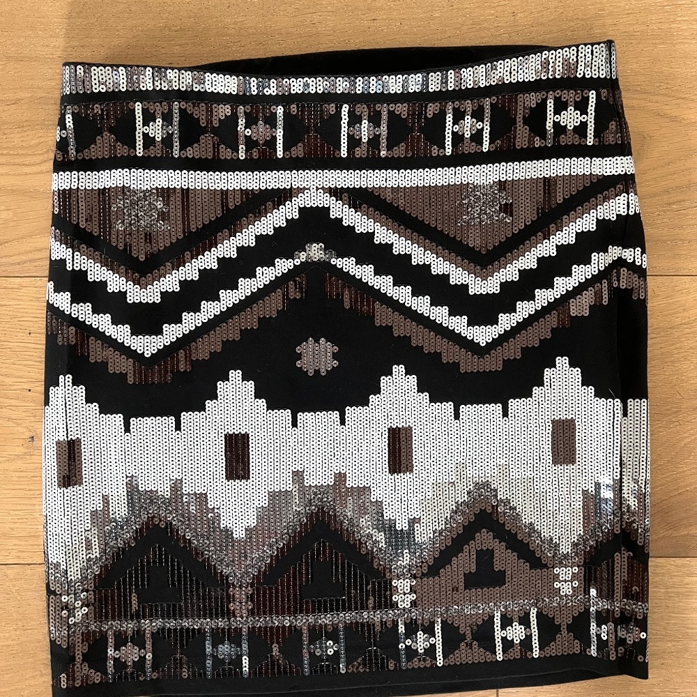 Express Sequin Mini Skirt New w/ Tag | Sequin mini skirts, Sequin mini SIZE SMAL